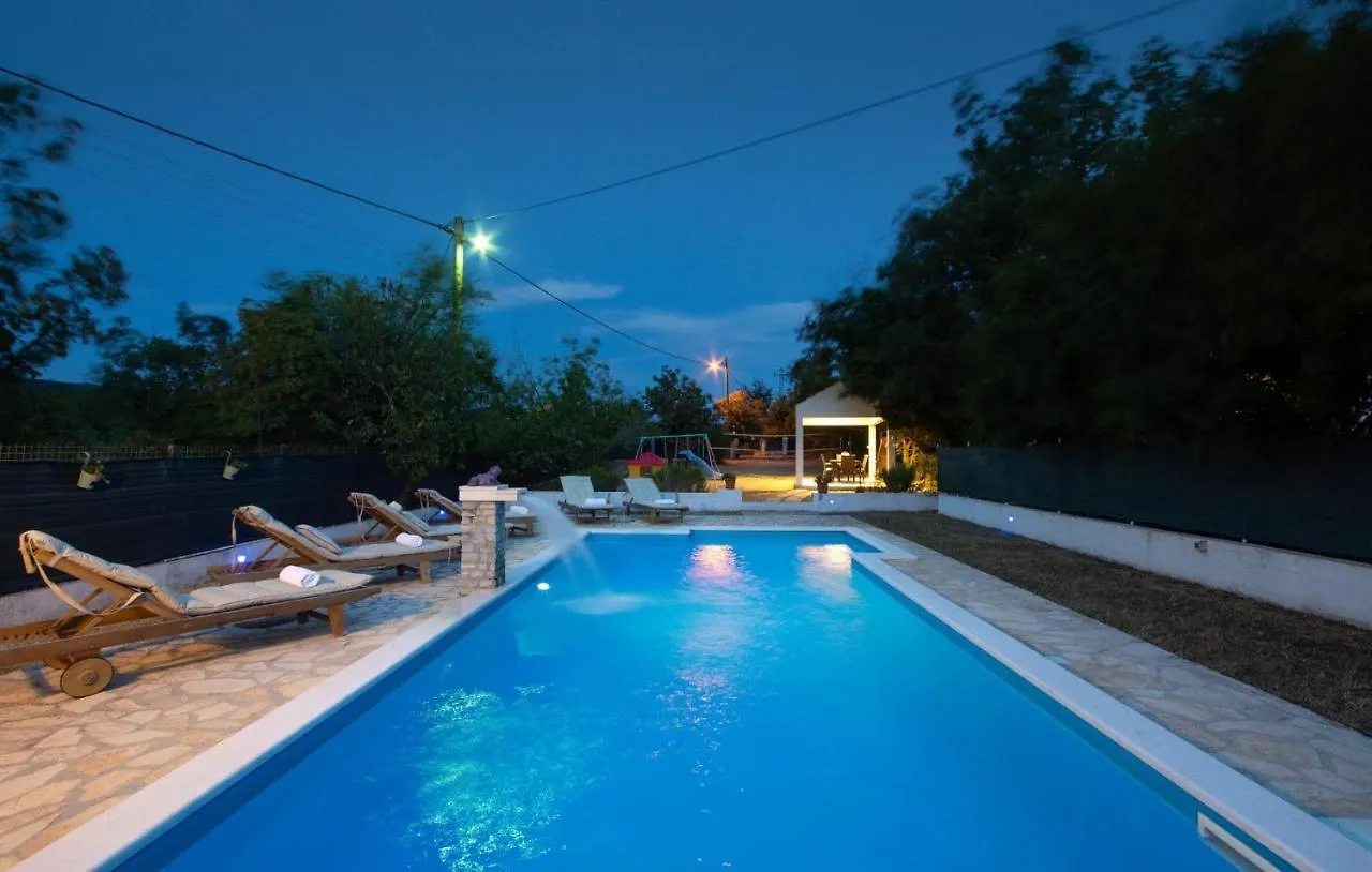 Villa Paradise Prgomet 0*,